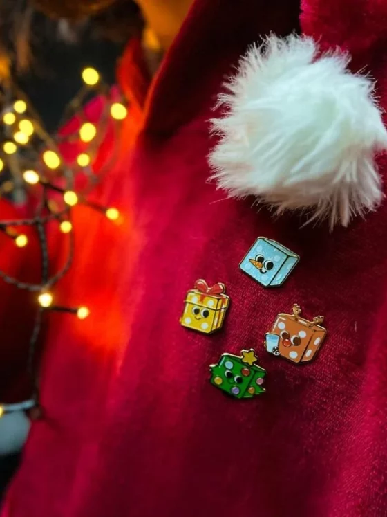 Pin's de Jeux de société à Paillettes ✨ | Le Dé Ssert 🦌 – Image 3
