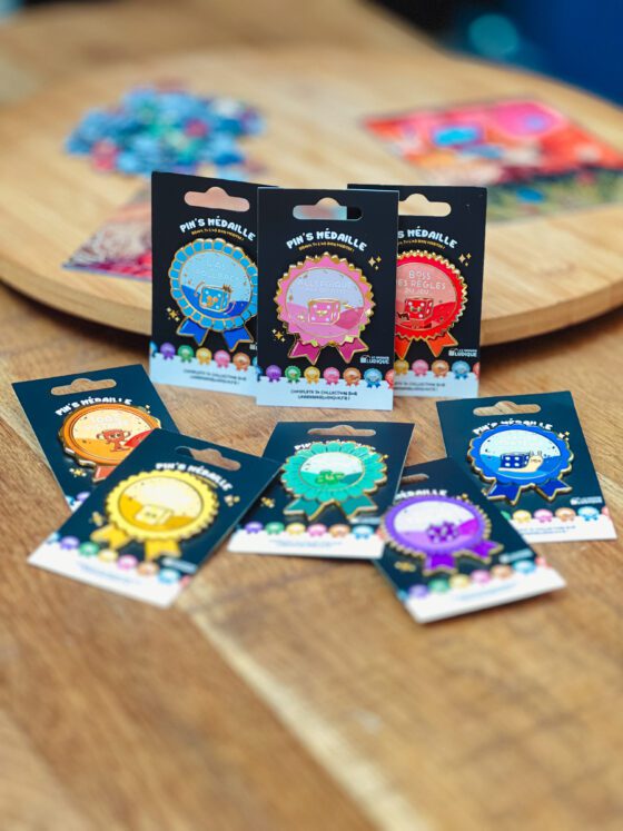 🏅 Le Dé-Cerné | Pin's Émaillé